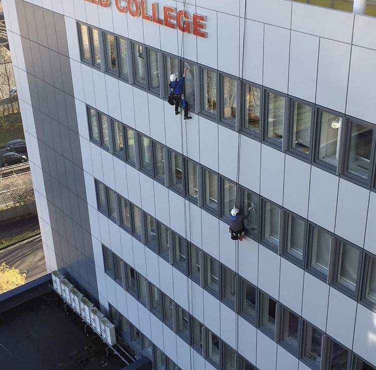 UCSIMG_2926.jpg Rope access window cleaners